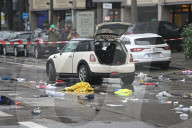Ein Mann steuert Auto in Demo – viele Verletzte