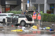 Ein Mann steuert Auto in Demo – viele Verletzte