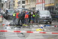 Ein Mann steuert Auto in Demo – viele Verletzte