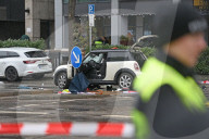 Ein Mann steuert Auto in Demo – viele Verletzte
