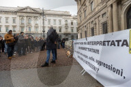 Milano - Presidio organizzato dai tassisti milanesi