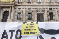 Milano - Presidio organizzato dai tassisti milanesi