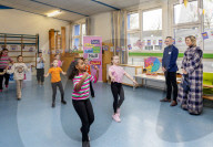 Adel: Königin Maxima besucht im Rahmen der Kampagne Mehr Musik im Klassenzimmer eine Grundschule in Emmen