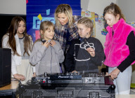 Adel: Königin Maxima besucht im Rahmen der Kampagne Mehr Musik im Klassenzimmer eine Grundschule in Emmen