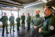 Adel: Truppenbesuch - König Willem Alexander auf dem Militärflugplatz Ämari in Estland