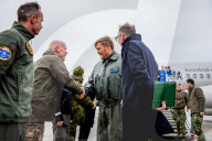 Adel: Truppenbesuch - König Willem Alexander auf dem Militärflugplatz Ämari in Estland