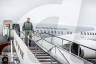 Adel: Truppenbesuch - König Willem Alexander auf dem Militärflugplatz Ämari in Estland