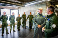 Adel: Truppenbesuch - König Willem Alexander auf dem Militärflugplatz Ämari in Estland