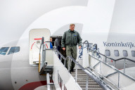 Adel: Truppenbesuch - König Willem Alexander auf dem Militärflugplatz Ämari in Estland