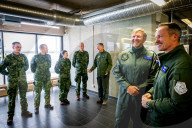 Adel: Truppenbesuch - König Willem Alexander auf dem Militärflugplatz Ämari in Estland