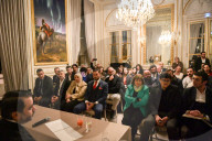 Syrian Minister of Foreign Affairs meets Syrian diaspora in Paris - FA