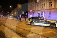 Augsburg: PKW fährt in Tramhaltestelle