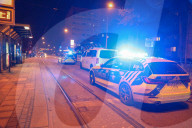 Augsburg: PKW fährt in Tramhaltestelle