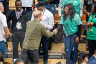 Adel: Prinz Harry beim Sitzvolleyball Wettbewerb während der Invictus Games