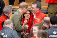 Adel: Prinz Harry begegnet beim Sitzvolleyball Wettbewerb während der Invictus Games Prinz Joachim