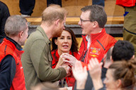 Adel: Prinz Harry begegnet beim Sitzvolleyball Wettbewerb während der Invictus Games Prinz Joachim