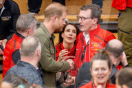 Adel: Prinz Harry begegnet beim Sitzvolleyball Wettbewerb während der Invictus Games Prinz Joachim