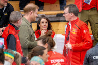 Adel: Prinz Harry begegnet beim Sitzvolleyball Wettbewerb während der Invictus Games Prinz Joachim