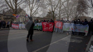 Schneebälle als Protest: Gegen-Demo zum rechtsextremen Gedenkmarsch in Dresden