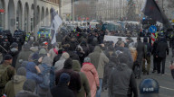 Schneebälle als Protest: Gegen-Demo zum rechtsextremen Gedenkmarsch in Dresden