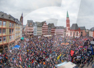 Gemeisam gegen Rechts: Demo der CSD Bewegung in Köln