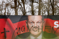 Nach dem Anschlag von München: Beschmierte Wahlplakate der Alt-Parteien