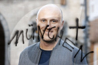 Nach dem Anschlag von München: Beschmierte Wahlplakate der Alt-Parteien