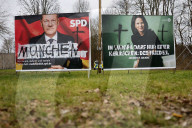 Nach dem Anschlag von München: Beschmierte Wahlplakate der Alt-Parteien
