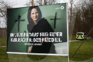 Nach dem Anschlag von München: Beschmierte Wahlplakate der Alt-Parteien