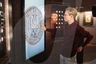 Exhibition at Kyiv War Museum celebrates Ukraine’s coat of arms