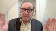 Kevin Spacey répond aux allégations d'avances sexuelles de Guy Pearce