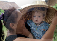FEATURE - Backpacking mit Baby: Susie Cery bereist mit Söhnchen Alf die Welt