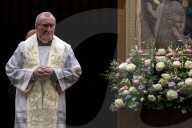 NEWS - Kardinal Pietro Parolin leitet ein Rosenkranzgebet für Papst Franziskus