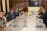 Volodymyr Zelenskyy meets with Pedro Sanchez