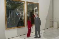 Felipe und Letizia bei der Präsentation ihrer Porträts von Annie Leibovitz in Madrid