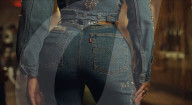 Beyonce affiche ses formes dans un jean moulant pour la nouvelle pulicité Levi's, aux côtés de Timothy Olyphant