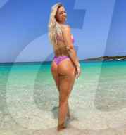 FEATURE -  Life's A Beach: Weltenbummlerin Abbie Little aus Colorado hat 45 Länder bereist und hat in 17 von ihnen schon auf dem Surfbrett gestanden