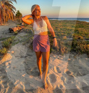 FEATURE -  Life's A Beach: Weltenbummlerin Abbie Little aus Colorado hat 45 Länder bereist und hat in 17 von ihnen schon auf dem Surfbrett gestanden