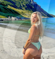 FEATURE -  Life's A Beach: Weltenbummlerin Abbie Little aus Colorado hat 45 Länder bereist und hat in 17 von ihnen schon auf dem Surfbrett gestanden