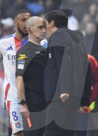 Paulo Fonseca tente d'intimider physiquement l'arbitre Benoît Millon lors du match de Ligue 1 McDonald's "Lyon - Brest (2-1)" au Groupama stadium