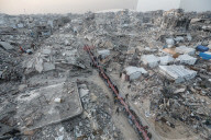 Gazans break Ramadan fast amidst rubble