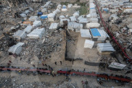 Gazans break Ramadan fast amidst rubble
