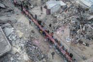 Gazans break Ramadan fast amidst rubble