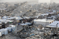 Gazans shopping among the rubble in Jabalia Refugee Camp