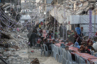 Gazans break Ramadan fast amidst rubble
