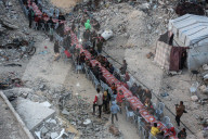 Gazans break Ramadan fast amidst rubble