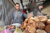 Gazans shopping among the rubble in Jabalia Refugee Camp