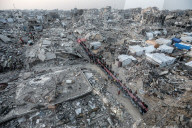 Gazans break Ramadan fast amidst rubble