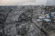 Gazans break Ramadan fast amidst rubble