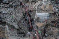 Gazans break Ramadan fast amidst rubble